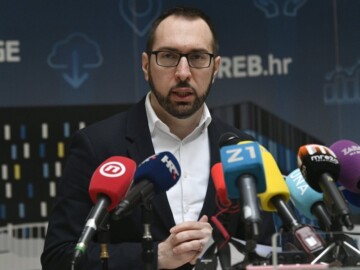 NAKON LIKVIDACIJE SVEUČILIŠNE BOLNICE Zagreb bi na prodaji dionica Zagrebačke banke mogao zaraditi više od 21 milijun kuna